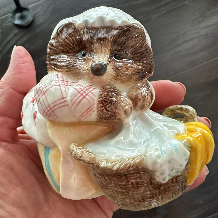 Beatrix Potter Classics Mrs Tiggy-Winkle With Basket - Boxed by Border Fine Arts-1
