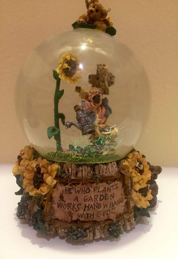 Folkstone Waterglobes He Woho Plants A Garden Works - No Box by Boyds Bears-1