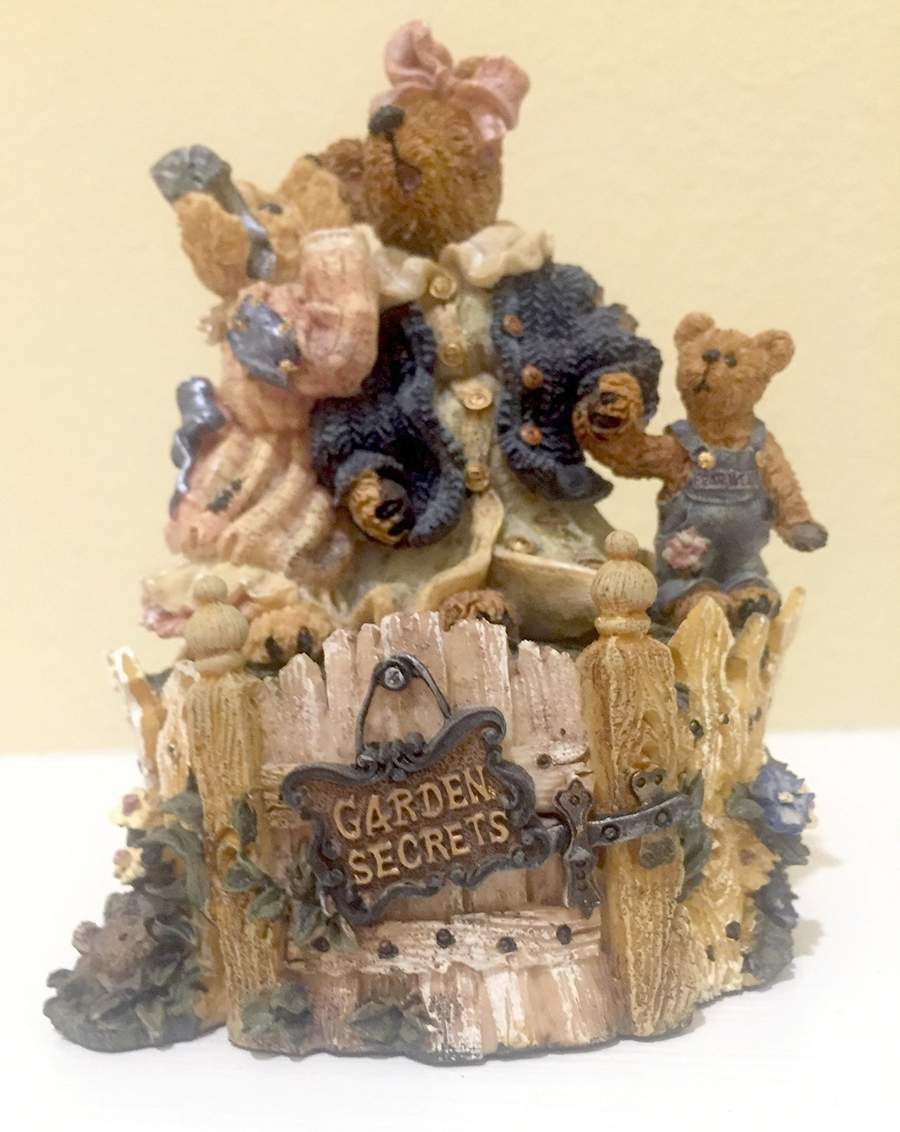 Bearstone Music Boxes Garden Secrets-Friends Are For - Boxed by Boyds Bears-1
