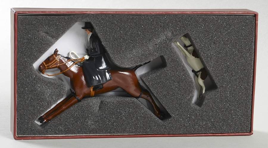 The Hunt-Heritage Collection Huntswoman Mounted And Hound - No Box by W Britain-1