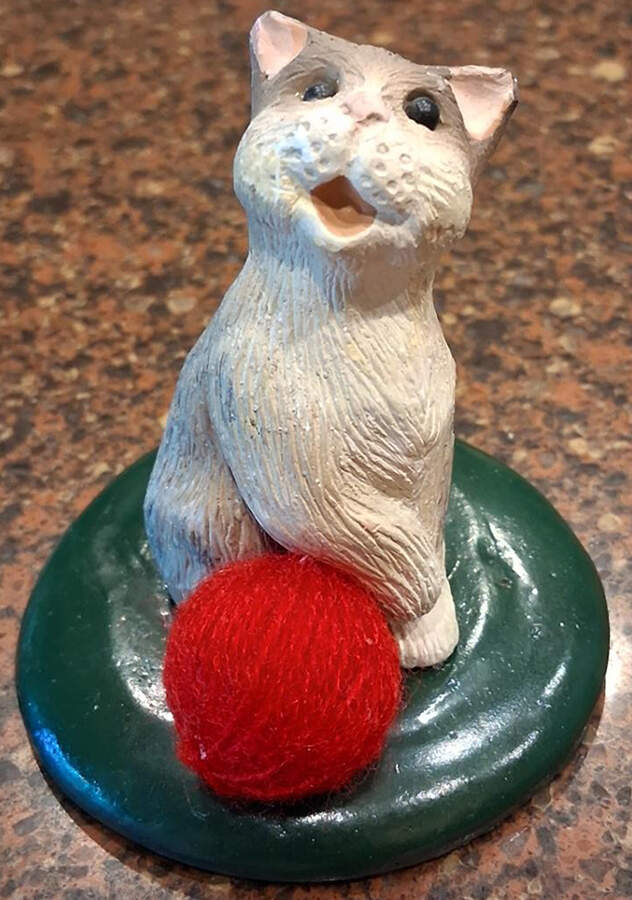 Singing Cats Tan&White Cat W/ Red Yarn Ball - No Box by Byers' Choice Ltd-1