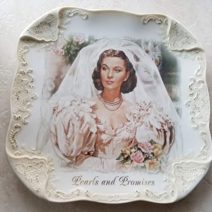 Scarlett O'Hara and White Lace Pearls And Promises - No Box by Bradford Exchange-1
