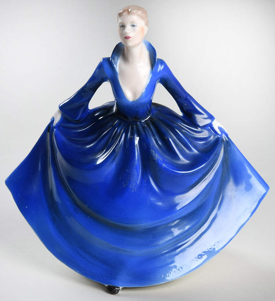 Debutante Dee - No Box by Coalport-1
