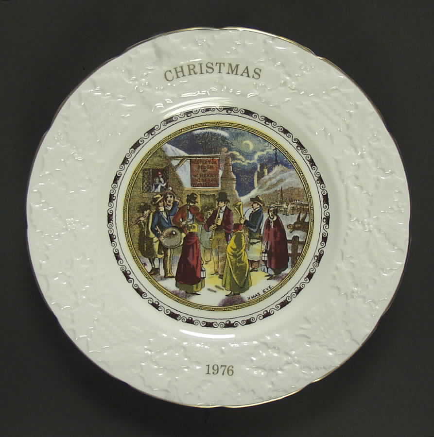 Coalport Christmas Plate Carolling On Christmas Eve - No Box by Coalport-1