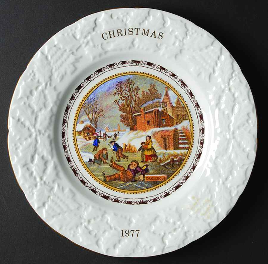 Coalport Christmas Plate Dangerous Skating/Skating On Thin Ice - Boxed by Coalport-1