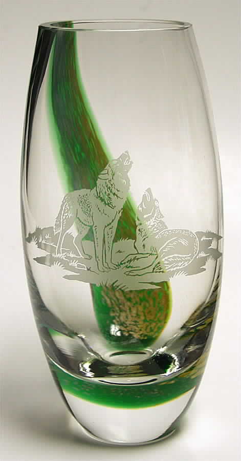 Northern Lights Collection Howling Wolves Barrel Vase - With Box by Caithness-1