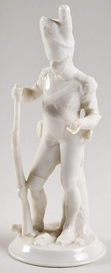 Capodimonte Giftware Soldier With Rifle-White - No Box by Capodimonte-1