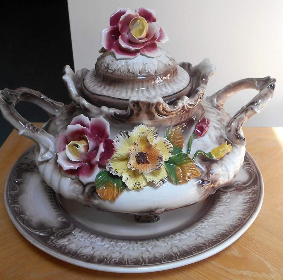 Capodimonte Giftware Floral-Tureen With Underplate - No Box 159 by Capodimonte-1