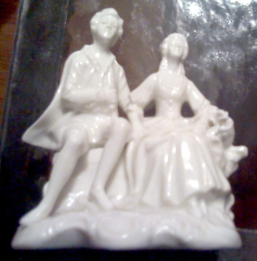 Capodimonte Giftware Colonial Couple-White - No Box by Capodimonte-1