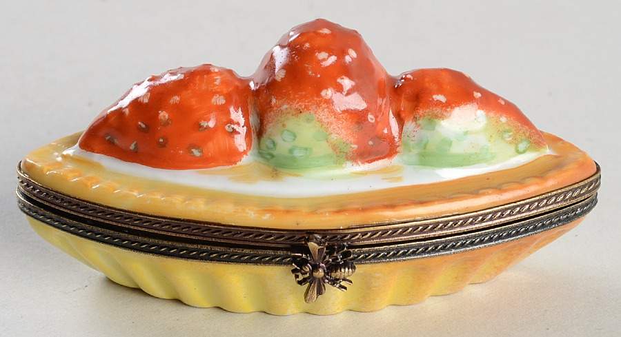 Chamart Exclusives Limoges Box Strawberries And Cream - Boxed by Chamart Exclusives-1