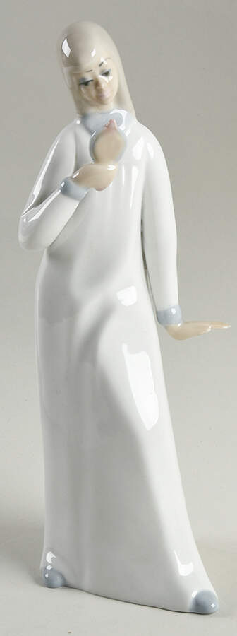 Casades Figurines Girl Holding A Mirror - With Box by Casades Porcelain-1