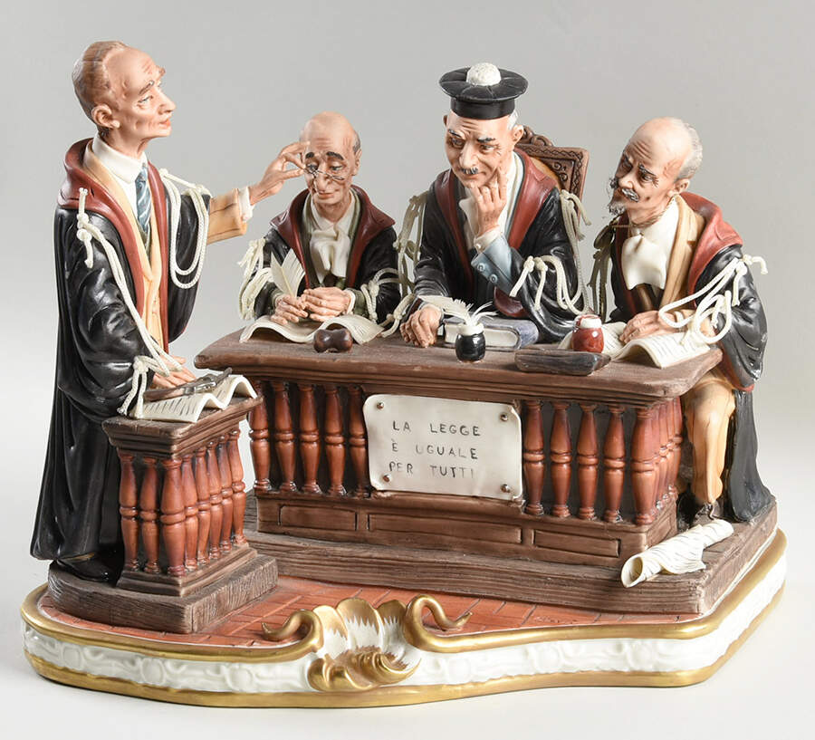 La Medea By Rori Court Room-La Legge E Uguale Per Tutti - No Box by Capodimonte-1