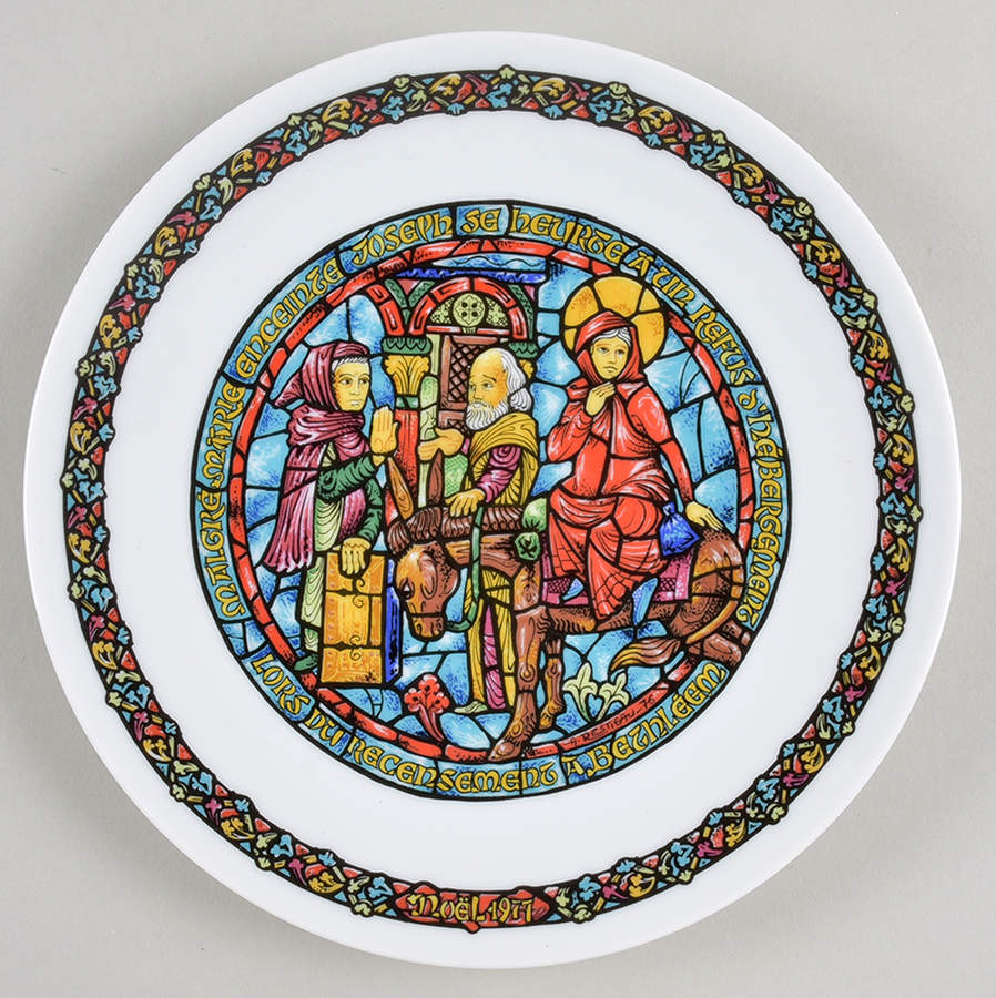 Noel Vitrail-Christmas Plate No Room At The Inn - Boxed by D'Arceau Limoges-1