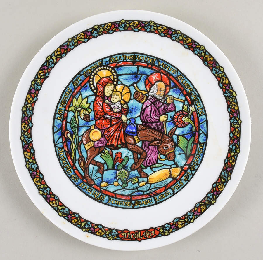 Noel Vitrail-Christmas Plate Flight Into Egypt - With Box by D'Arceau Limoges-1