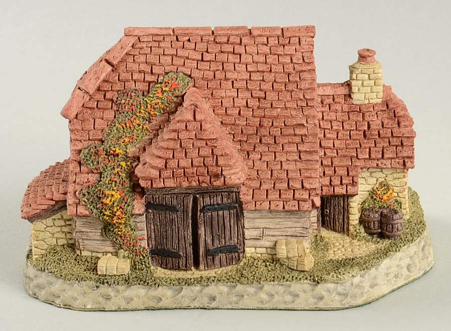 British Traditions Harvest Barn-October - Boxed by David Winter-1