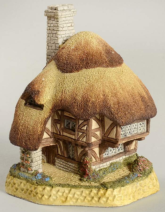 British Traditions Pudding Cottage - Boxed by David Winter-1