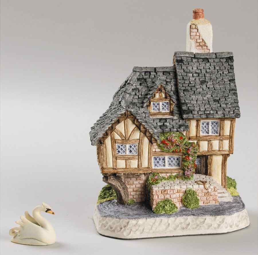 Collectors Guild Scene Swan Upping Cottage - Boxed by David Winter-1