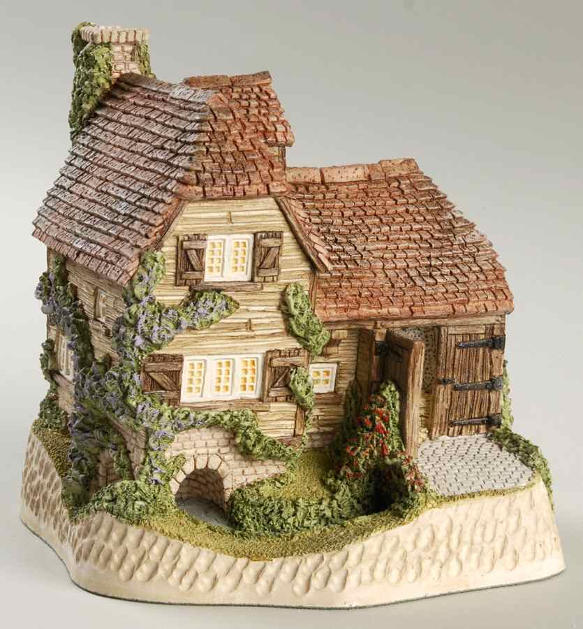 In The Country Collection Lover's Tryst - Boxed by David Winter-1