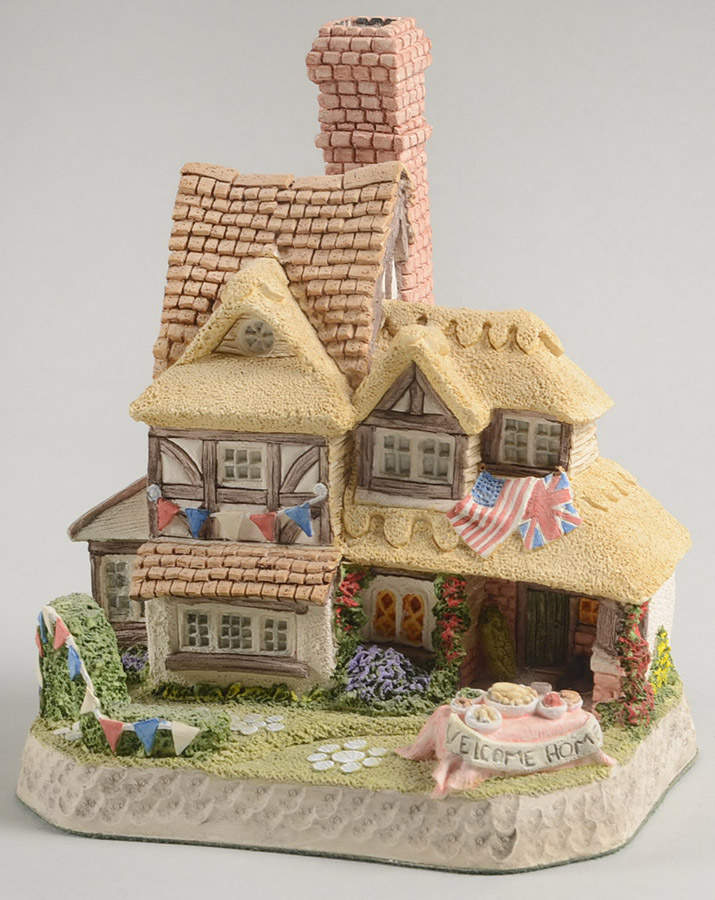 Main Collection Welcome Home Cottage Military - Boxed by David Winter-1