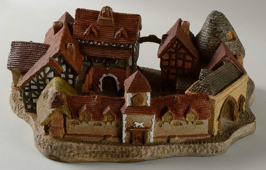 Main Collection The Coaching Inn - No Box by David Winter-1