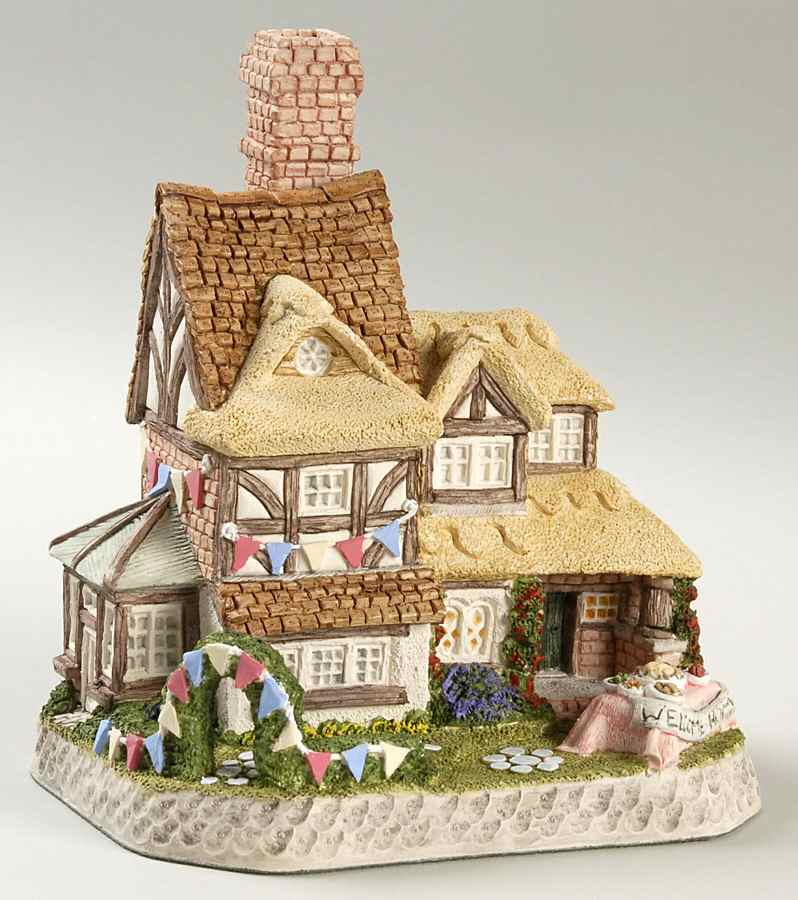 Main Collection Welcome Home Cottage - Boxed by David Winter-1
