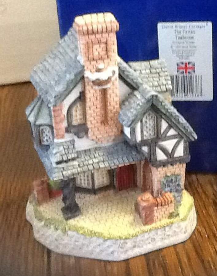 Porridge Pot Alley Tartan Teahouse - Boxed by David Winter-1