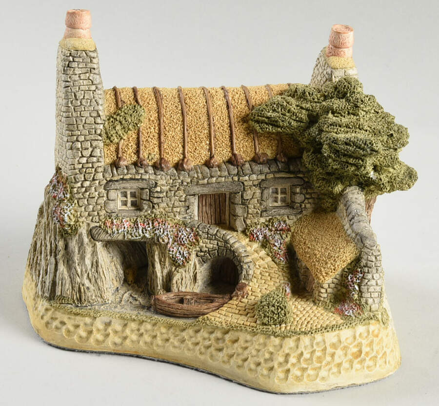 Scottish Collection The House On The Loch - Boxed by David Winter-1