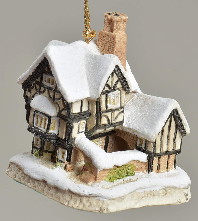 Cottage Ornament Mister Fezziwig's Emporium - No Box by David Winter-1
