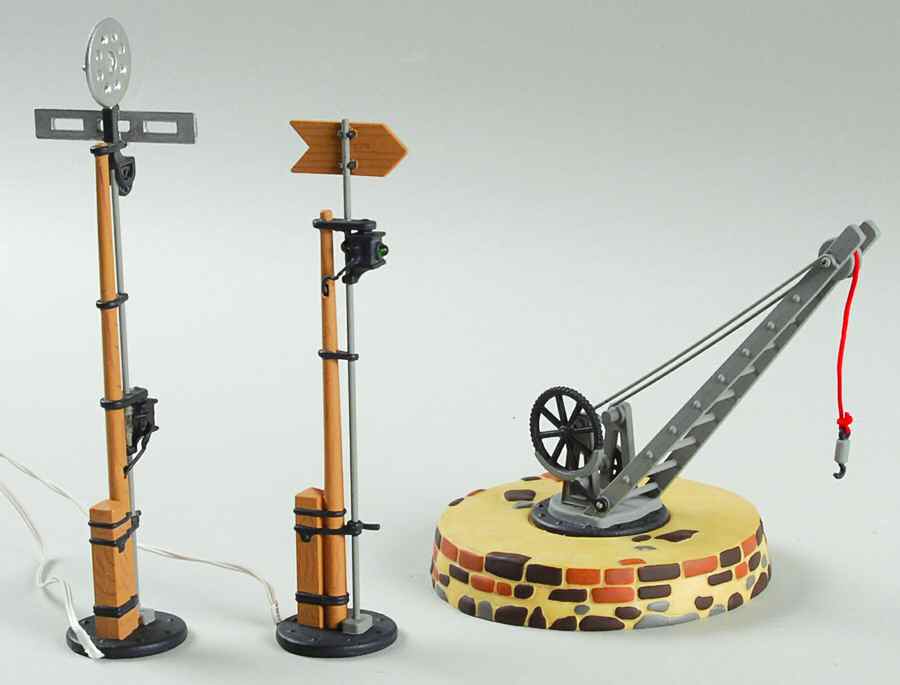 Dickens Village Queensbridge Railyard Accessories - Boxed by Department 56-1