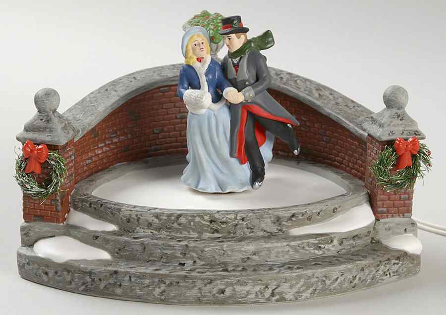 Dickens Village Skating Couple - Boxed by Department 56-1