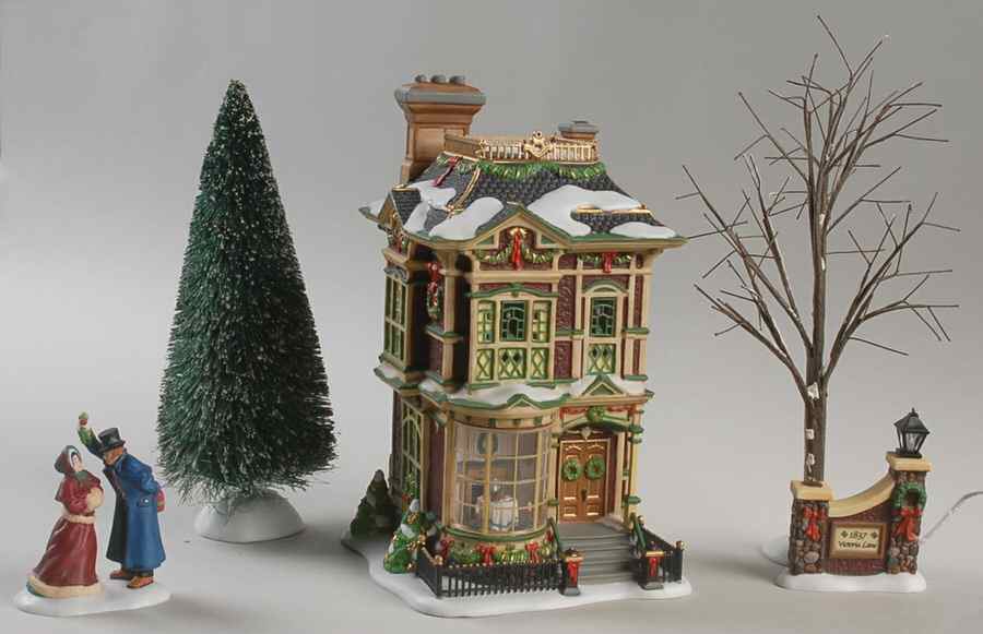 A Victorian Christmas-Dicken's Village Victorian Family Christmas Home - Boxed by Department 56-1