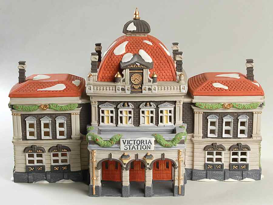 Dickens Village Victoria Station - Boxed by Department 56-1