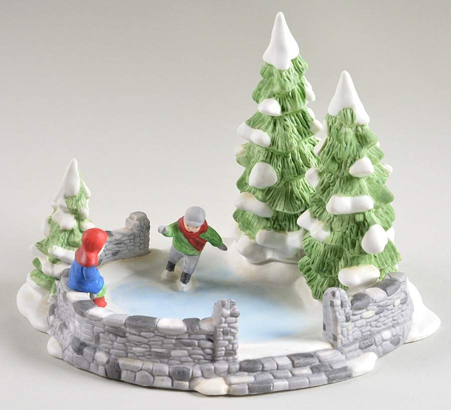 Heritage Village Skating Pond - Boxed by Department 56-1