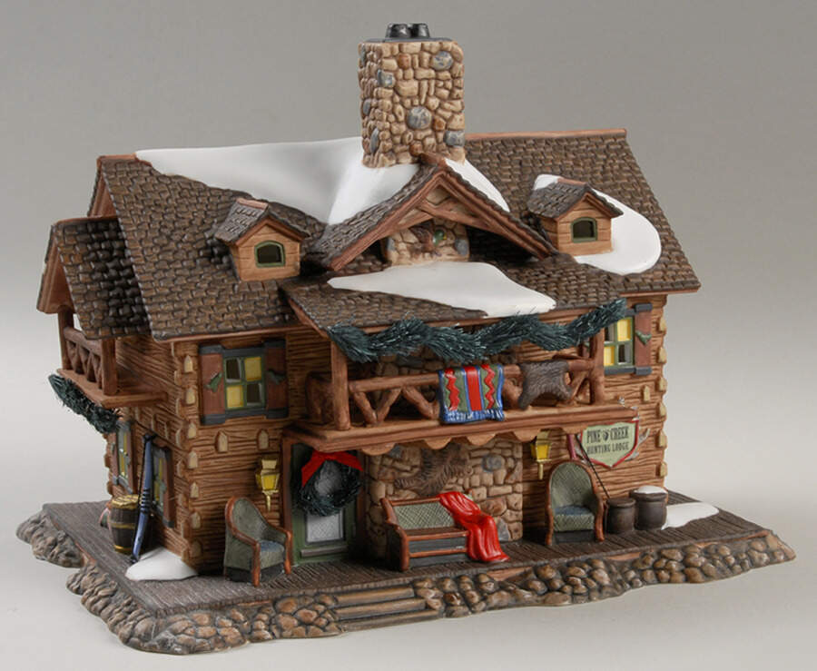New England Village Pine Creek Hunting Lodge - Boxed by Department 56-1