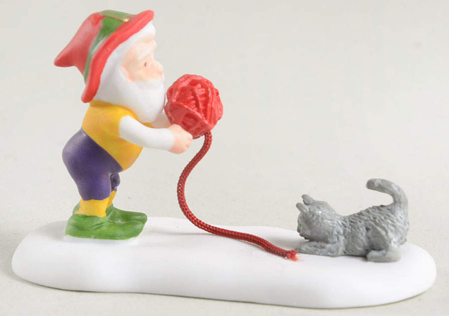 North Pole Village Kitten Tested For Best Mittens - Boxed by Department 56-1