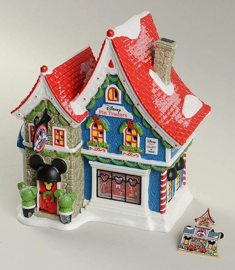 North Pole Village Mickey's Pin Traders, W / Pin - Boxed by Department 56-1