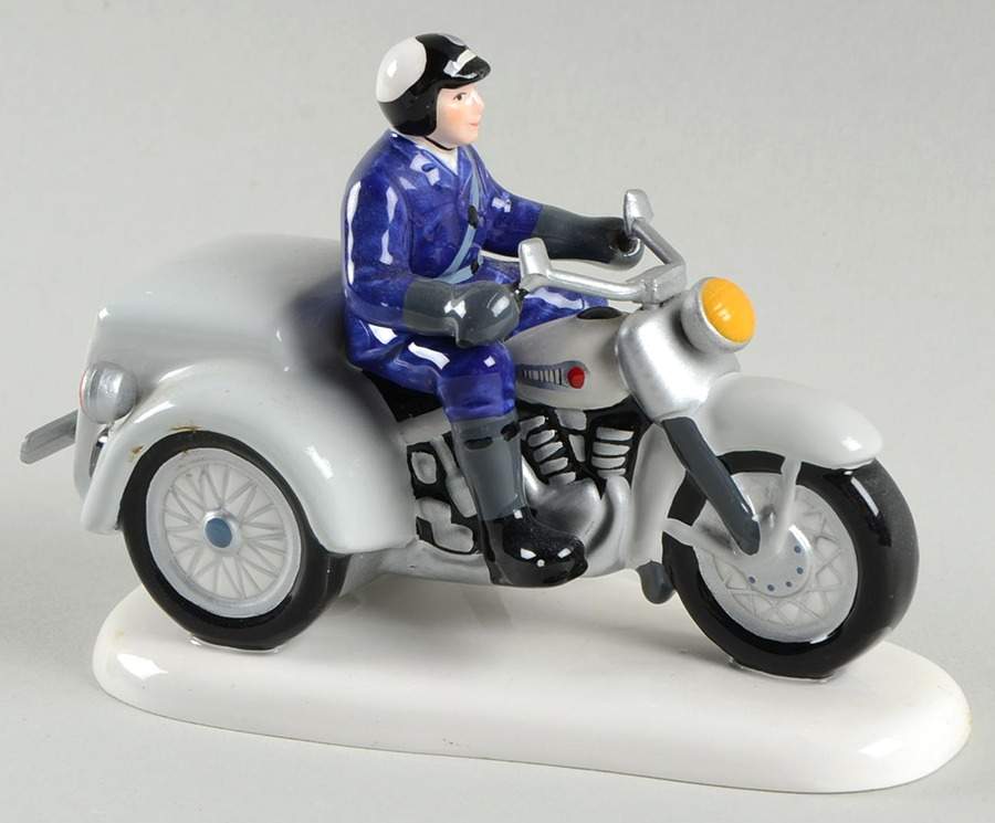 Harley Davidson Patrolling The Road - Boxed by Department 56-1