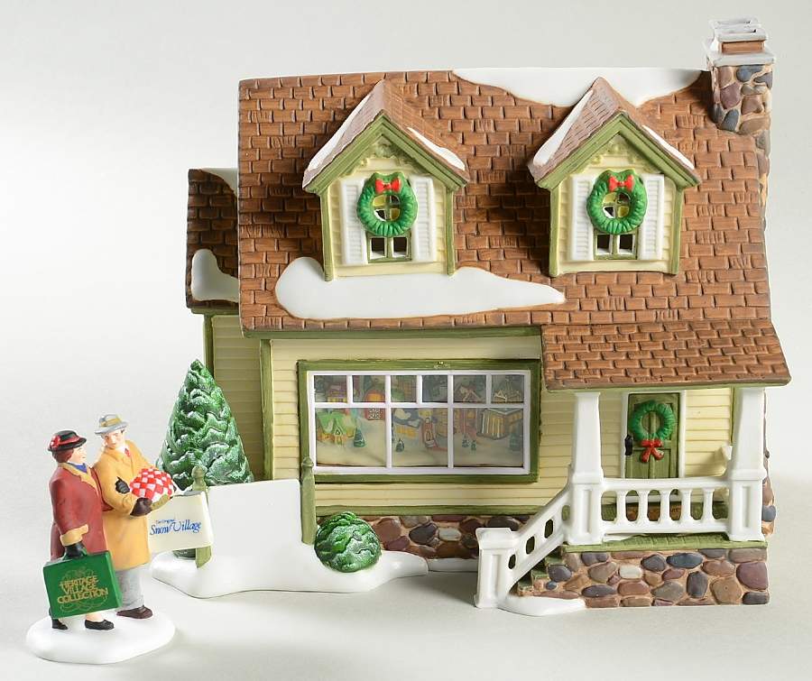 Snow Village Collectors Club House - No Box by Department 56-1