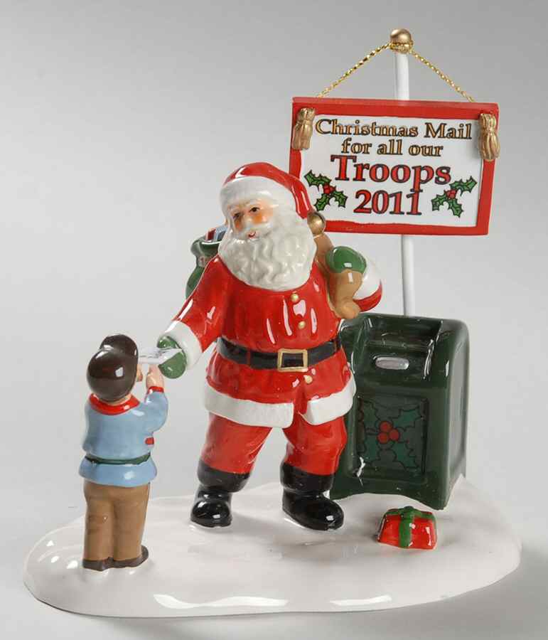 Santa Comes To Town Santa Comes To Town - Boxed by Department 56-1
