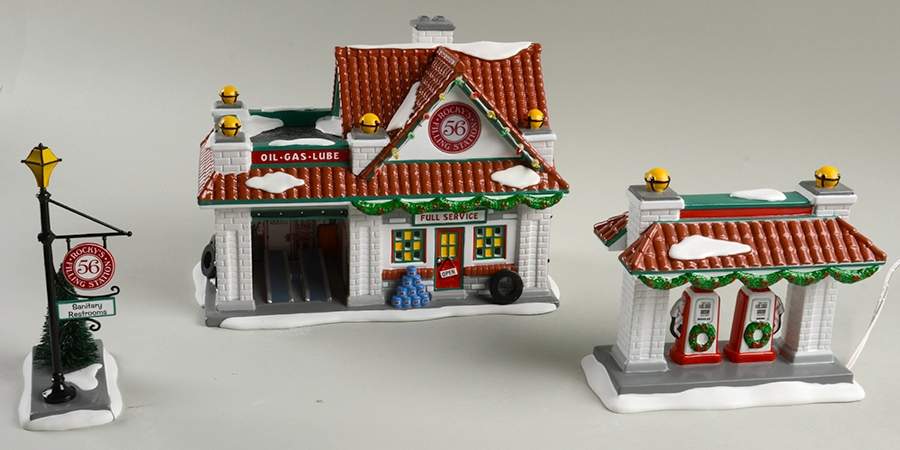 Snow Village Rocky's 56 Filling Station  - With Box Bx824 by Department 56-1