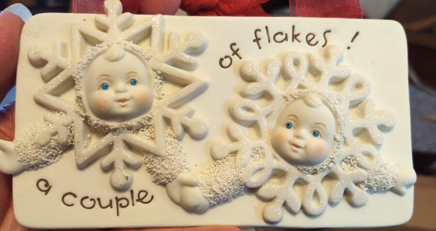 Snowbabies A Couple Of Flakes Plaque - Nb930, No Box by Department 56-1