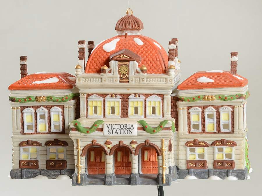 Dickens Village-Ornament Victoria Station - No Box by Department 56-1