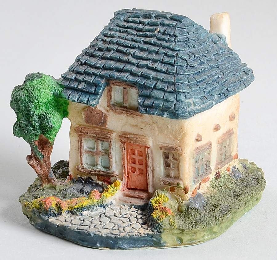 Village Miniatures Rooms For Let - With Box by Department 56-1