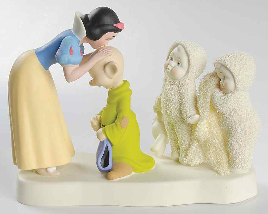 Snow White - Guest Collection One By One She Kissed Them All - Boxed by Department 56-1