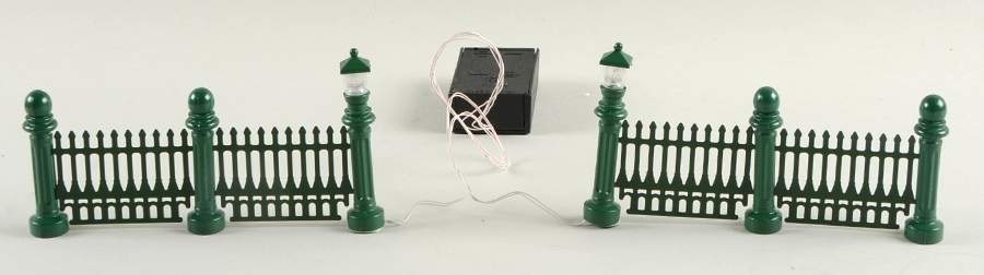 General Village Accessories Lamp Post Fence-Green - Boxed by Department 56-1