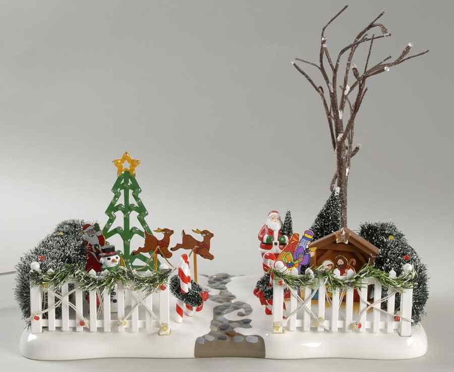 General Village Accessories Festive Front Yard - Boxed by Department 56-1