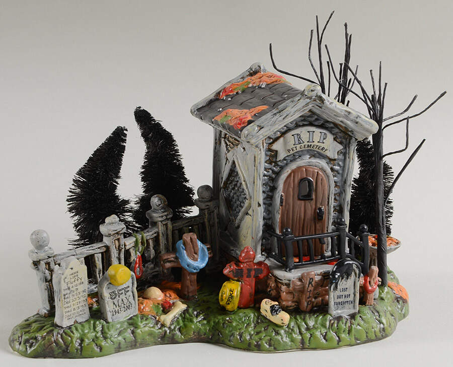 Snow Village Halloween R.I.P. Cemetery - With Box Bx706 by Department 56-1