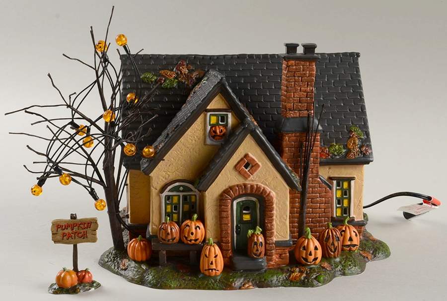 Trick Or Treat Lane - Snow Village Halloween The Pumpkin House - Boxed by Department 56-1
