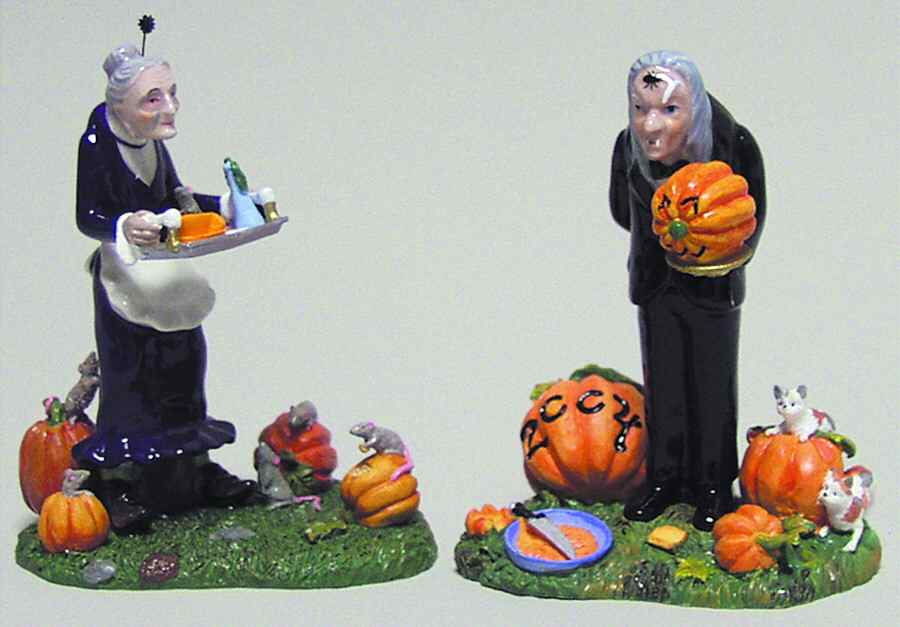 Snow Village Halloween A Gravely Haunting 2004 - Boxed by Department 56-1