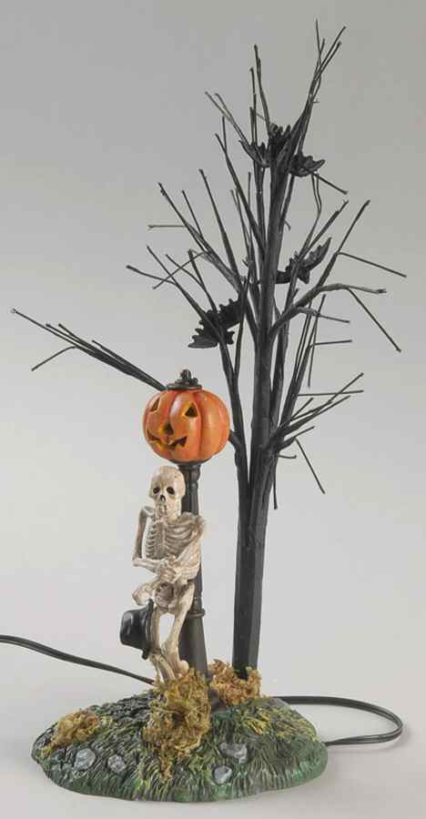 Snow Village Halloween Killing Time - Boxed by Department 56-1